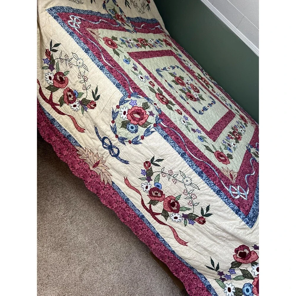 Beautifully Appliqued King Quilt